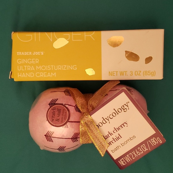 'Oh crap, you got me a present!' Starter Kit.  Bath set+Christmas cards. - Picture 2 of 9